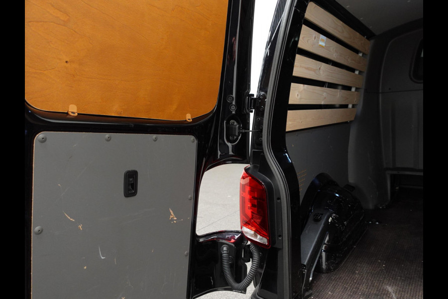 Volkswagen Transporter 2.0 TDI L2H1 Dubbele Cabine Highline Automaat Airco Bluetooth Trekhaak Apple Carplay/Android Auto Camera