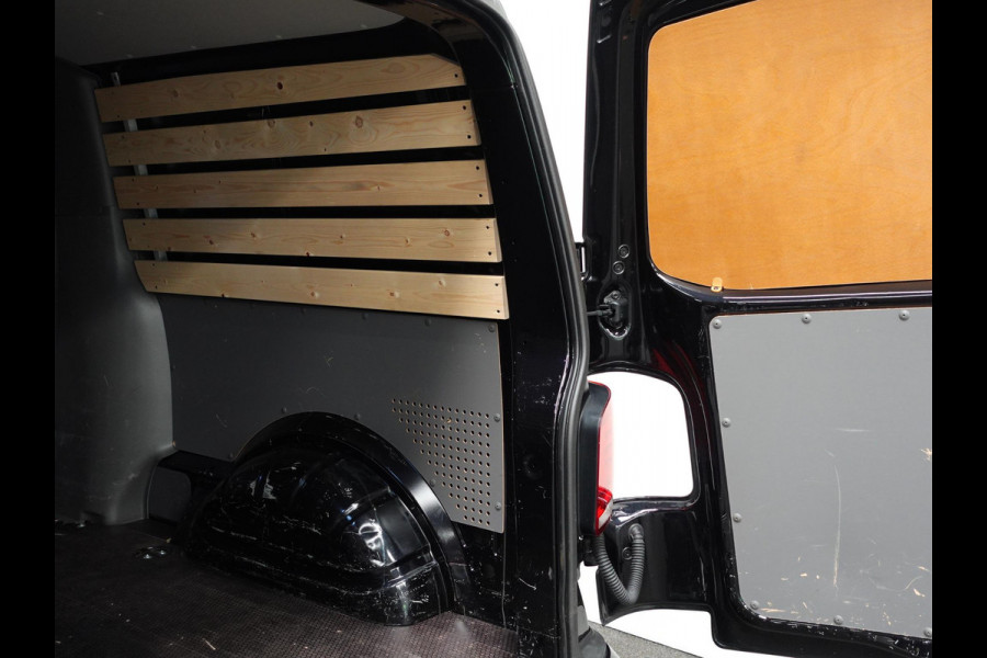 Volkswagen Transporter 2.0 TDI L2H1 Dubbele Cabine Highline Automaat Airco Bluetooth Trekhaak Apple Carplay/Android Auto Camera