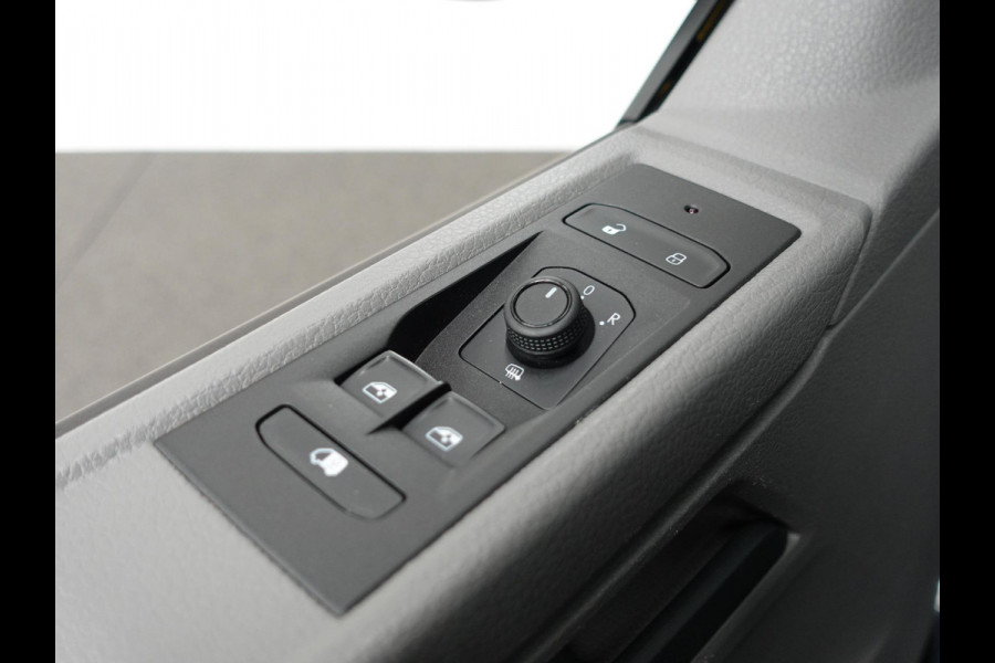 Volkswagen Transporter 2.0 TDI L2H1 Dubbele Cabine Highline Automaat Airco Bluetooth Trekhaak Apple Carplay/Android Auto Camera