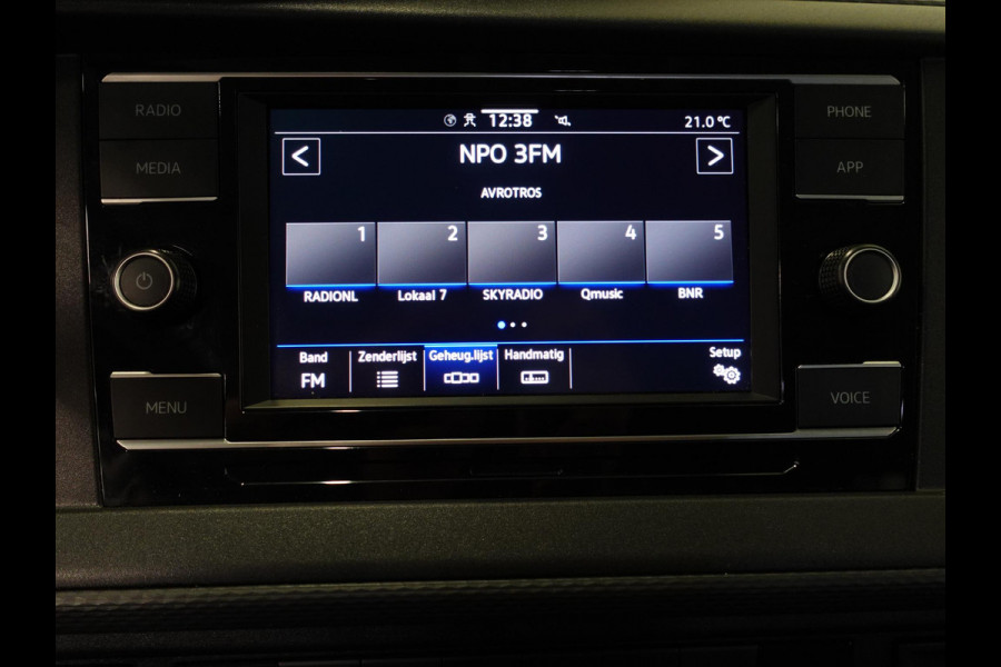 Volkswagen Transporter 2.0 TDI L2H1 Dubbele Cabine Highline Automaat Airco Bluetooth Trekhaak Apple Carplay/Android Auto Camera