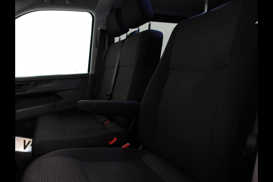 Volkswagen Transporter 2.0 TDI L2H1 Dubbele Cabine Highline Automaat Airco Bluetooth Trekhaak Apple Carplay/Android Auto Camera