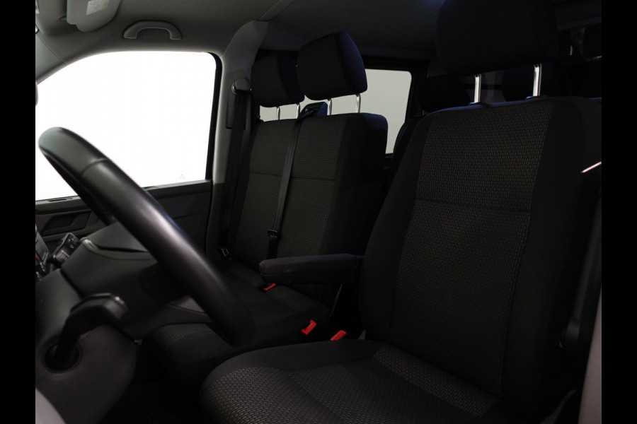 Volkswagen Transporter 2.0 TDI L2H1 Dubbele Cabine Highline Automaat Airco Bluetooth Trekhaak Apple Carplay/Android Auto Camera