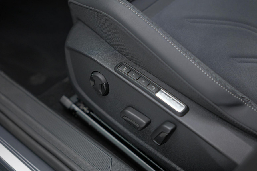 Volkswagen Golf 1.5 eTSI Style |Pano|Massage|IQ|360cam|