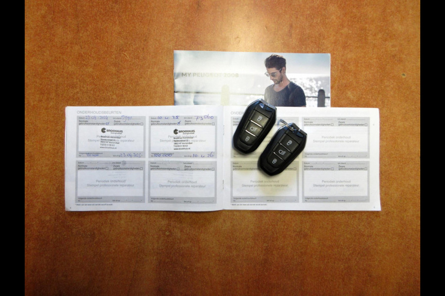 Peugeot 2008 1.2 PureTech Allure *Navi*Trekhaak* Peugeot 2008 1.2 PureTech Allure *Navi*Trekhaak*