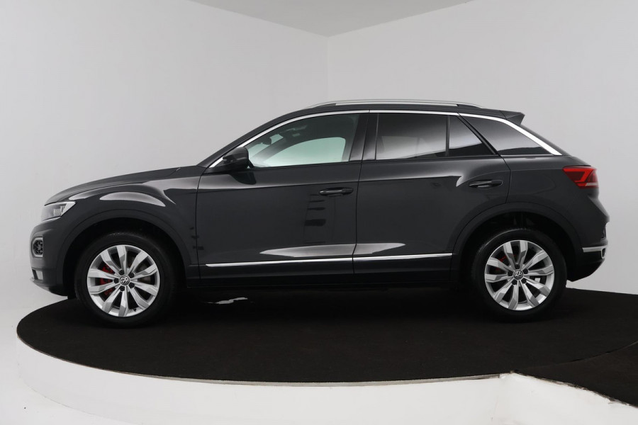 Volkswagen T-Roc 1.5 TSI Sport (TREKHAAK, DIGITALE COCKPIT, STOELVERWARMING, AUTOMAAT, ACHTERUITRIJCAMERA, SFEERVERLICHTING)