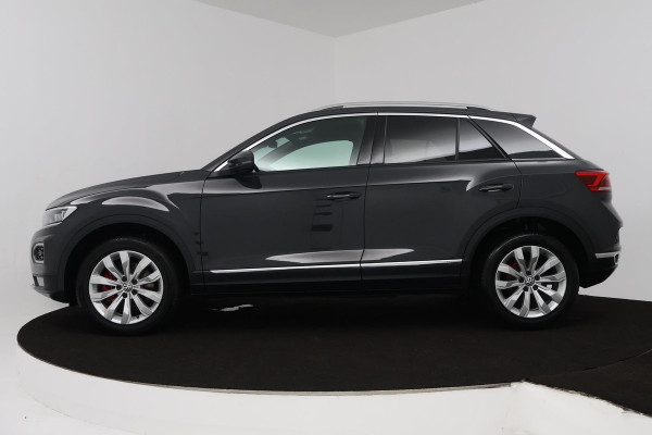 Volkswagen T-Roc 1.5 TSI Sport (TREKHAAK, DIGITALE COCKPIT, STOELVERWARMING, AUTOMAAT, ACHTERUITRIJCAMERA, SFEERVERLICHTING)