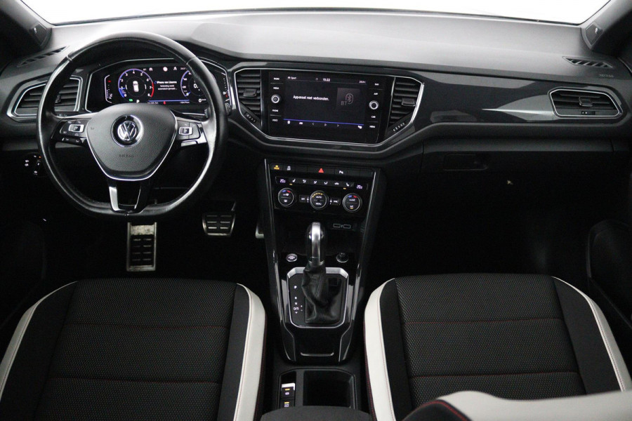 Volkswagen T-Roc 1.5 TSI Sport (TREKHAAK, DIGITALE COCKPIT, STOELVERWARMING, AUTOMAAT, ACHTERUITRIJCAMERA, SFEERVERLICHTING)