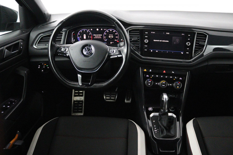 Volkswagen T-Roc 1.5 TSI Sport (TREKHAAK, DIGITALE COCKPIT, STOELVERWARMING, AUTOMAAT, ACHTERUITRIJCAMERA, SFEERVERLICHTING)
