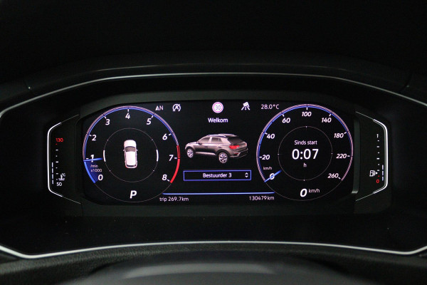 Volkswagen T-Roc 1.5 TSI Sport (TREKHAAK, DIGITALE COCKPIT, STOELVERWARMING, AUTOMAAT, ACHTERUITRIJCAMERA, SFEERVERLICHTING)