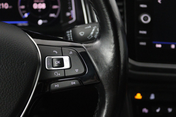 Volkswagen T-Roc 1.5 TSI Sport (TREKHAAK, DIGITALE COCKPIT, STOELVERWARMING, AUTOMAAT, ACHTERUITRIJCAMERA, SFEERVERLICHTING)