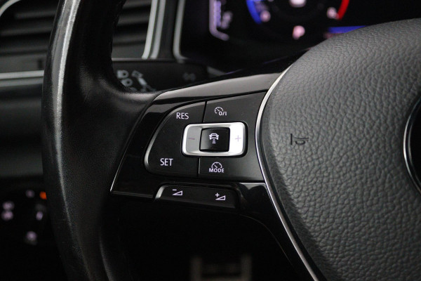 Volkswagen T-Roc 1.5 TSI Sport (TREKHAAK, DIGITALE COCKPIT, STOELVERWARMING, AUTOMAAT, ACHTERUITRIJCAMERA, SFEERVERLICHTING)