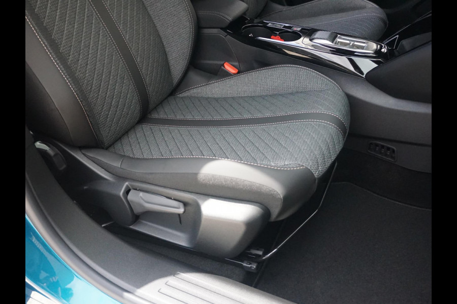 Peugeot 2008 1.2 Hybrid 136 Allure
