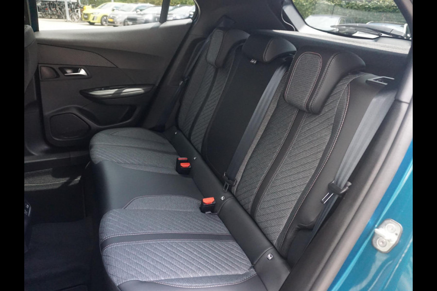 Peugeot 2008 1.2 Hybrid 136 Allure