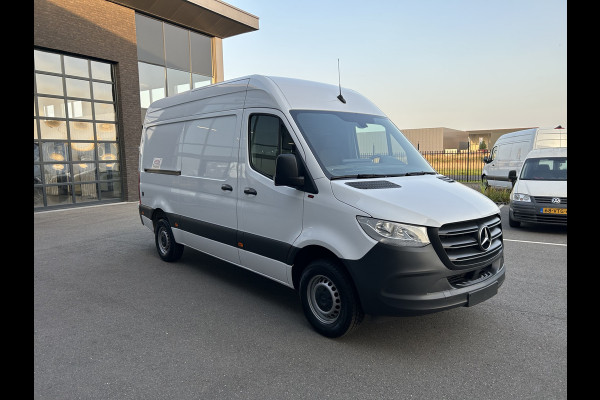 Mercedes-Benz Sprinter 316 CDI L2 H2 3500KG Trekhaak / Sortimo / MBUX / Navigatie / Camera / Cruise control / Airco / 270 Graden achterdeuren