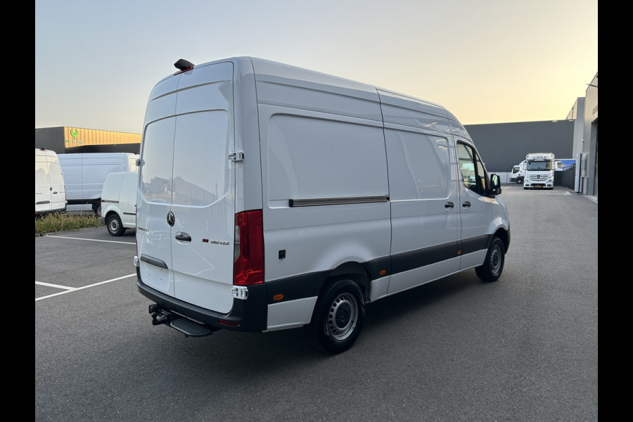 Mercedes-Benz Sprinter 316 CDI L2 H2 3500KG Trekhaak / Sortimo / MBUX / Navigatie / Camera / Cruise control / Airco / 270 Graden achterdeuren