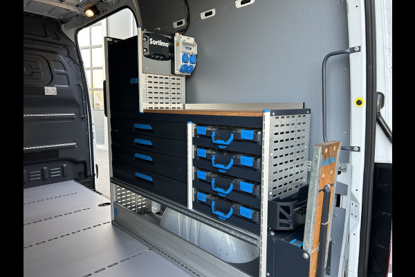 Mercedes-Benz Sprinter 316 CDI L2 H2 3500KG Trekhaak / Sortimo / MBUX / Navigatie / Camera / Cruise control / Airco / 270 Graden achterdeuren