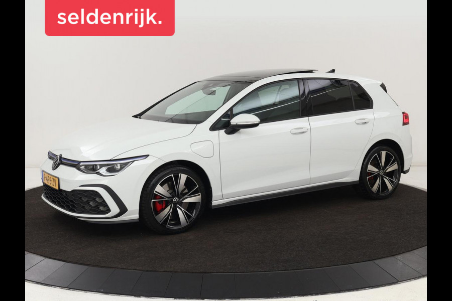 Volkswagen Golf 1.4 eHybrid GTE | Panoramadak | Stoel & stuurverwarming | Trekhaak | Adaptive cruise | Sfeerverlichting | LED Plus | Carplay | Sportstoelen | Navigatie | PHEV | Plug In