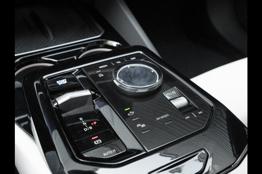 BMW i5 Touring eDrive40 M-Sport Pro - Onderstel Prof - Pano - Trekhaak - Driving Ass Prof