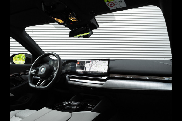BMW i5 Touring eDrive40 M-Sport Pro - Onderstel Prof - Pano - Trekhaak - Driving Ass Prof