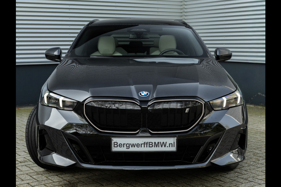 BMW i5 Touring eDrive40 M-Sport Pro - Onderstel Prof - Pano - Trekhaak - Driving Ass Prof