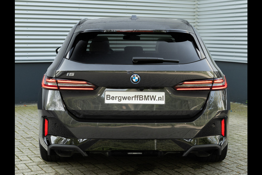 BMW i5 Touring eDrive40 M-Sport Pro - Onderstel Prof - Pano - Trekhaak - Driving Ass Prof