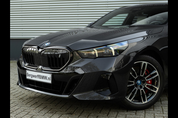 BMW i5 Touring eDrive40 M-Sport Pro - Onderstel Prof - Pano - Trekhaak - Driving Ass Prof