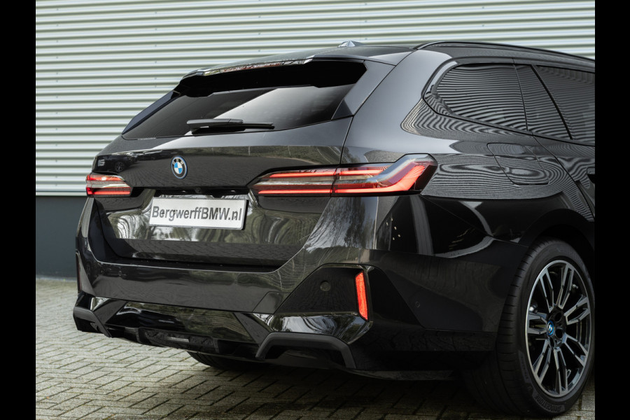 BMW i5 Touring eDrive40 M-Sport Pro - Onderstel Prof - Pano - Trekhaak - Driving Ass Prof
