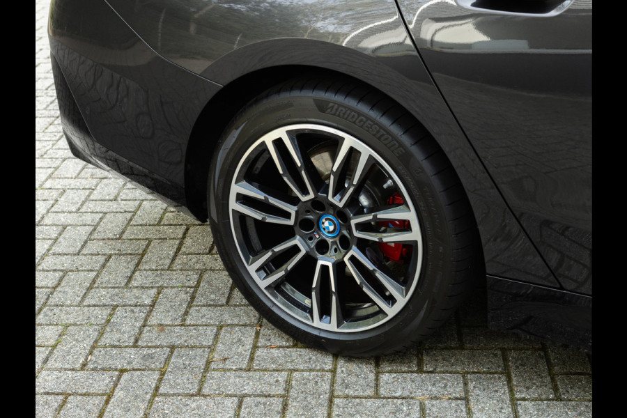 BMW i5 Touring eDrive40 M-Sport Pro - Onderstel Prof - Pano - Trekhaak - Driving Ass Prof