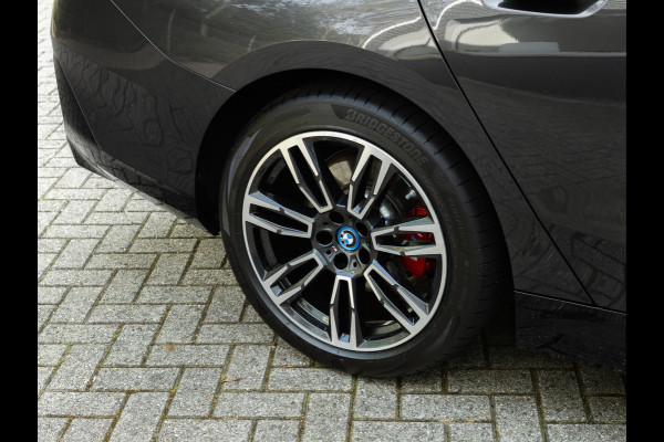 BMW i5 Touring eDrive40 M-Sport Pro - Onderstel Prof - Pano - Trekhaak - Driving Ass Prof