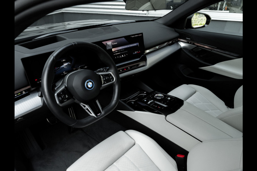 BMW i5 Touring eDrive40 M-Sport Pro - Onderstel Prof - Pano - Trekhaak - Driving Ass Prof