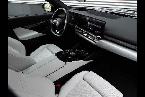 BMW i5 Touring eDrive40 M-Sport Pro - Onderstel Prof - Pano - Trekhaak - Driving Ass Prof