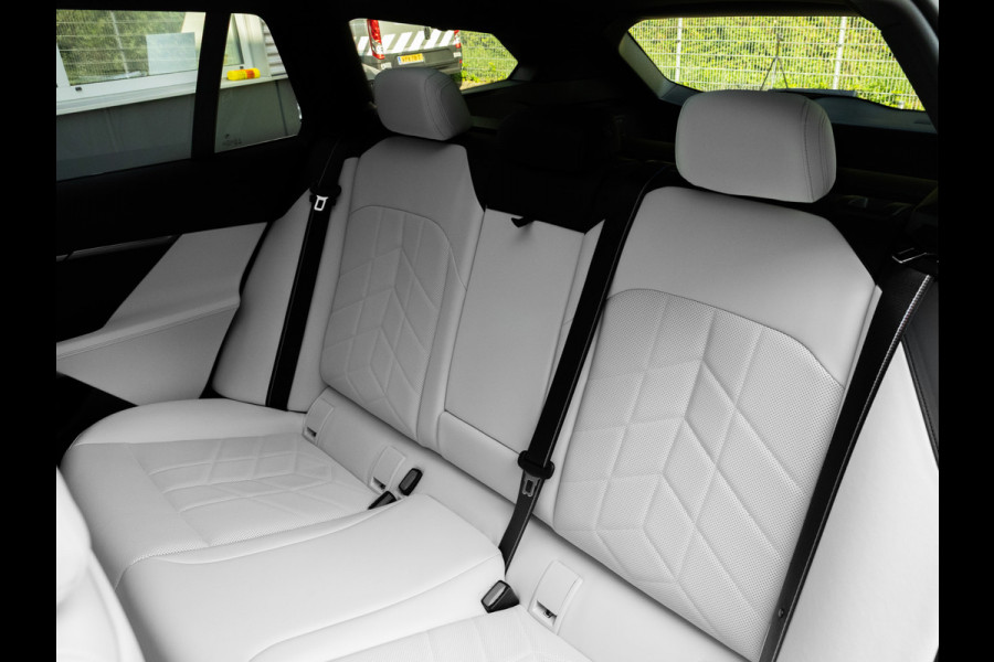 BMW i5 Touring eDrive40 M-Sport Pro - Onderstel Prof - Pano - Trekhaak - Driving Ass Prof