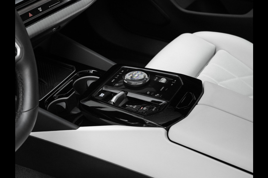 BMW i5 Touring eDrive40 M-Sport Pro - Onderstel Prof - Pano - Trekhaak - Driving Ass Prof