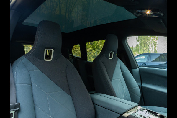 BMW iX xDrive40 - Sportpakket - Pano - Trekhaak - Soft Close - Driving Ass Prof - Lasers