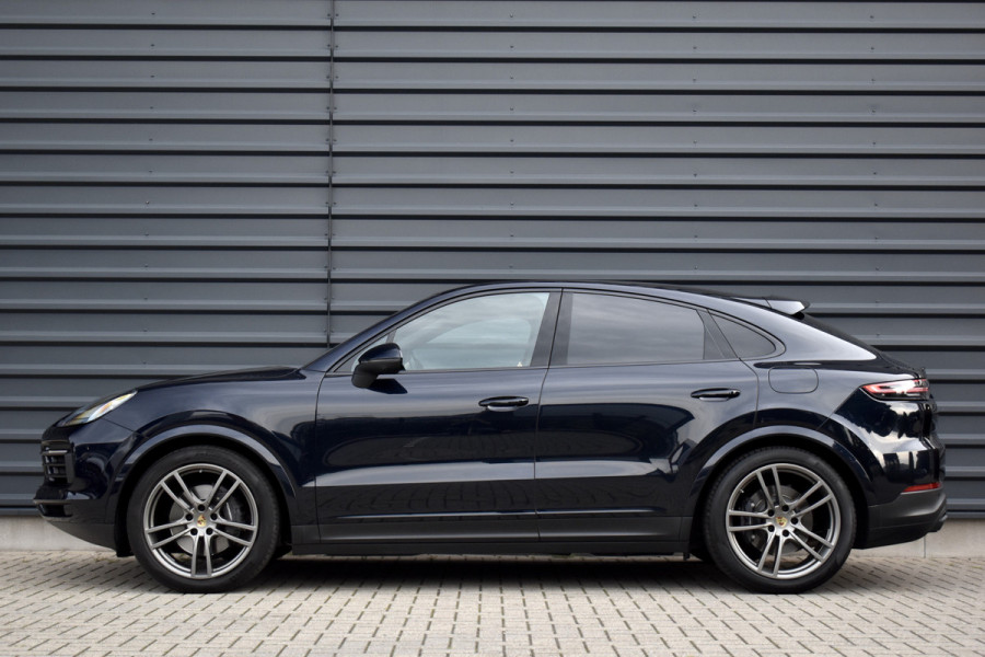 Porsche Cayenne Coupé 3.0 E-Hybrid 462pk | Panoramadak | Sport Chrono | 360 Camera | 21'' Velgen | Luchtvering | Stuurverwarming |  Stoel + Achterbankverwarming | LED Achterlichten donker |