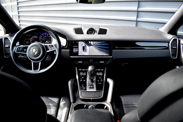 Porsche Cayenne Coupé 3.0 E-Hybrid 462pk | Panoramadak | Sport Chrono | 360 Camera | 21'' Velgen | Luchtvering | Stuurverwarming |  Stoel + Achterbankverwarming | LED Achterlichten donker |