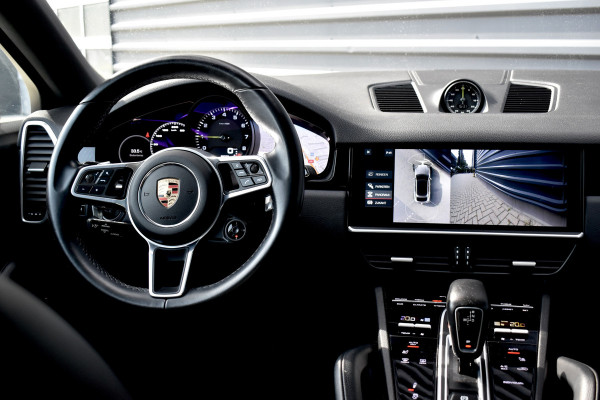 Porsche Cayenne Coupé 3.0 E-Hybrid 462pk | Panoramadak | Sport Chrono | 360 Camera | 21'' Velgen | Luchtvering | Stuurverwarming |  Stoel + Achterbankverwarming | LED Achterlichten donker |