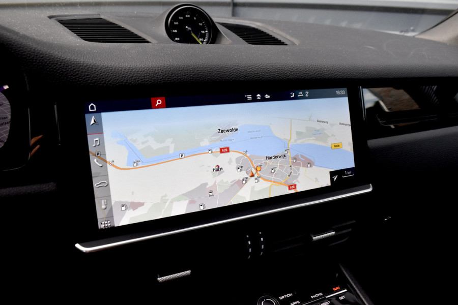 Porsche Cayenne Coupé 3.0 E-Hybrid 462pk | Panoramadak | Sport Chrono | 360 Camera | 21'' Velgen | Luchtvering | Stuurverwarming |  Stoel + Achterbankverwarming | LED Achterlichten donker |