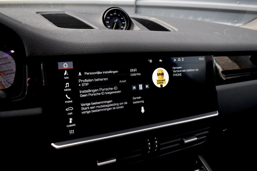 Porsche Cayenne Coupé 3.0 E-Hybrid 462pk | Panoramadak | Sport Chrono | 360 Camera | 21'' Velgen | Luchtvering | Stuurverwarming |  Stoel + Achterbankverwarming | LED Achterlichten donker |