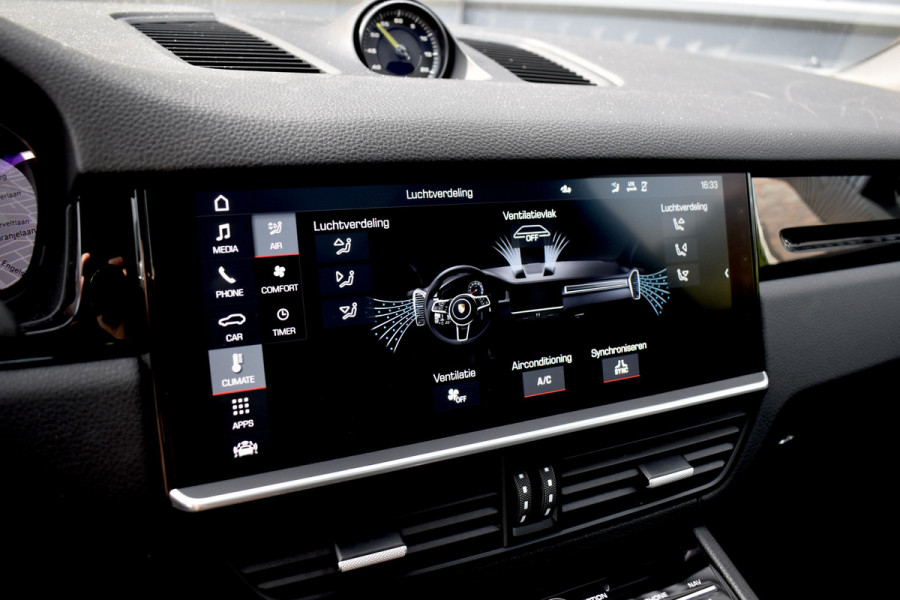 Porsche Cayenne Coupé 3.0 E-Hybrid 462pk | Panoramadak | Sport Chrono | 360 Camera | 21'' Velgen | Luchtvering | Stuurverwarming |  Stoel + Achterbankverwarming | LED Achterlichten donker |