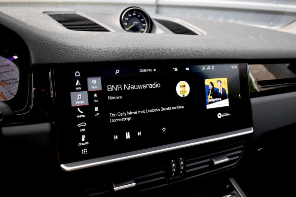 Porsche Cayenne Coupé 3.0 E-Hybrid 462pk | Panoramadak | Sport Chrono | 360 Camera | 21'' Velgen | Luchtvering | Stuurverwarming |  Stoel + Achterbankverwarming | LED Achterlichten donker |