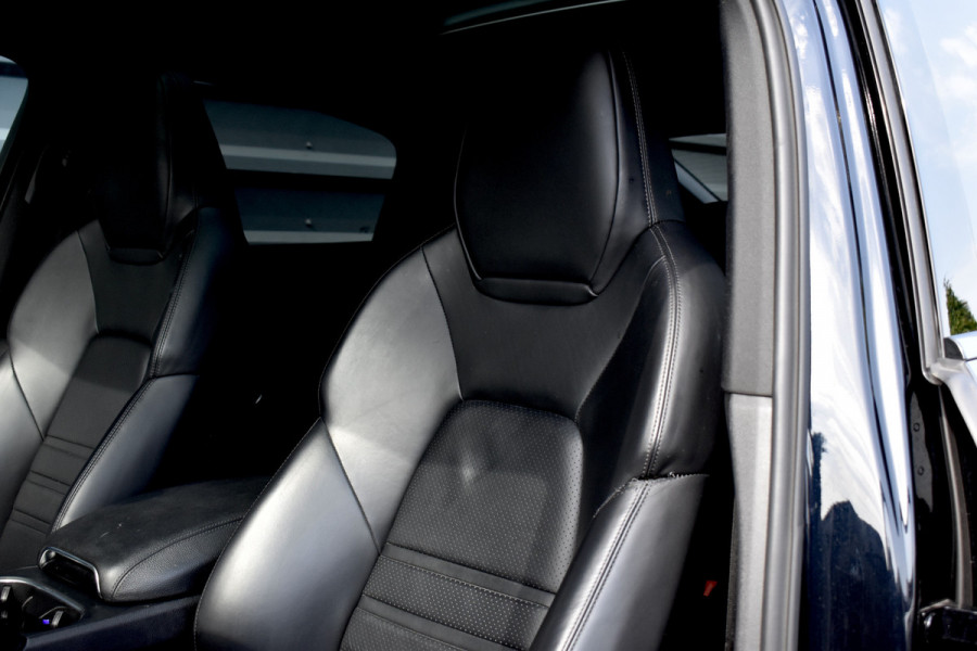 Porsche Cayenne Coupé 3.0 E-Hybrid 462pk | Panoramadak | Sport Chrono | 360 Camera | 21'' Velgen | Luchtvering | Stuurverwarming |  Stoel + Achterbankverwarming | LED Achterlichten donker |