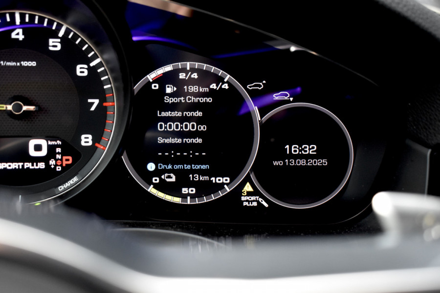 Porsche Cayenne Coupé 3.0 E-Hybrid 462pk | Panoramadak | Sport Chrono | 360 Camera | 21'' Velgen | Luchtvering | Stuurverwarming |  Stoel + Achterbankverwarming | LED Achterlichten donker |