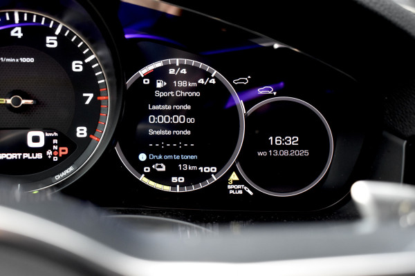 Porsche Cayenne Coupé 3.0 E-Hybrid 462pk | Panoramadak | Sport Chrono | 360 Camera | 21'' Velgen | Luchtvering | Stuurverwarming |  Stoel + Achterbankverwarming | LED Achterlichten donker |