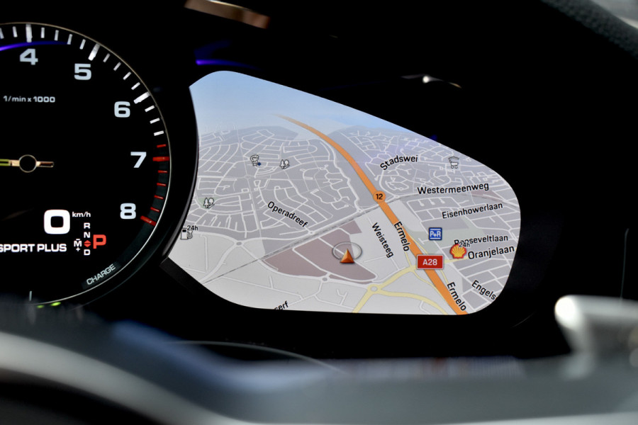 Porsche Cayenne Coupé 3.0 E-Hybrid 462pk | Panoramadak | Sport Chrono | 360 Camera | 21'' Velgen | Luchtvering | Stuurverwarming |  Stoel + Achterbankverwarming | LED Achterlichten donker |