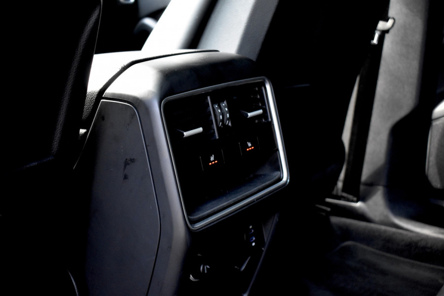 Porsche Cayenne Coupé 3.0 E-Hybrid 462pk | Panoramadak | Sport Chrono | 360 Camera | 21'' Velgen | Luchtvering | Stuurverwarming |  Stoel + Achterbankverwarming | LED Achterlichten donker |