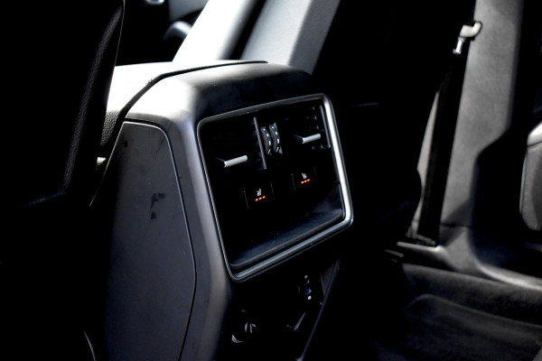 Porsche Cayenne Coupé 3.0 E-Hybrid 462pk | Panoramadak | Sport Chrono | 360 Camera | 21'' Velgen | Luchtvering | Stuurverwarming |  Stoel + Achterbankverwarming | LED Achterlichten donker |