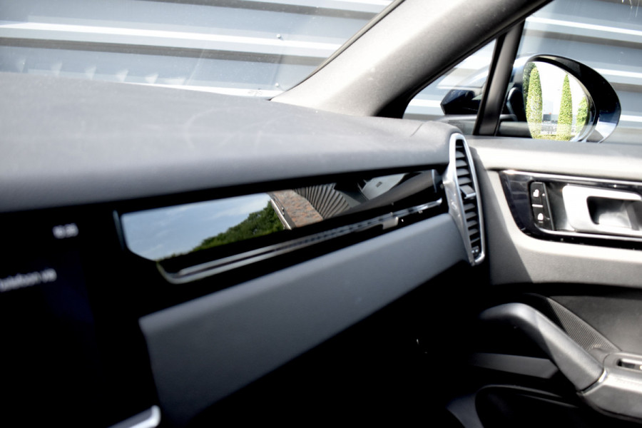 Porsche Cayenne Coupé 3.0 E-Hybrid 462pk | Panoramadak | Sport Chrono | 360 Camera | 21'' Velgen | Luchtvering | Stuurverwarming |  Stoel + Achterbankverwarming | LED Achterlichten donker |