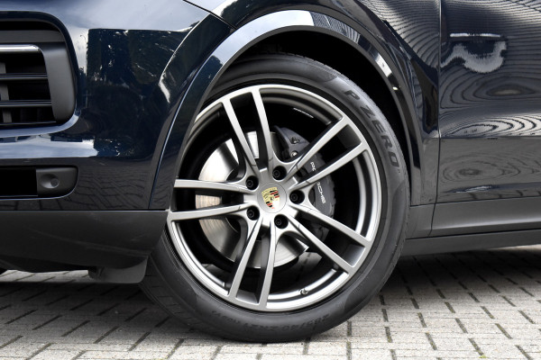 Porsche Cayenne Coupé 3.0 E-Hybrid 462pk | Panoramadak | Sport Chrono | 360 Camera | 21'' Velgen | Luchtvering | Stuurverwarming |  Stoel + Achterbankverwarming | LED Achterlichten donker |