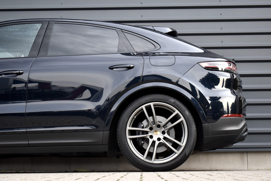 Porsche Cayenne Coupé 3.0 E-Hybrid 462pk | Panoramadak | Sport Chrono | 360 Camera | 21'' Velgen | Luchtvering | Stuurverwarming |  Stoel + Achterbankverwarming | LED Achterlichten donker |